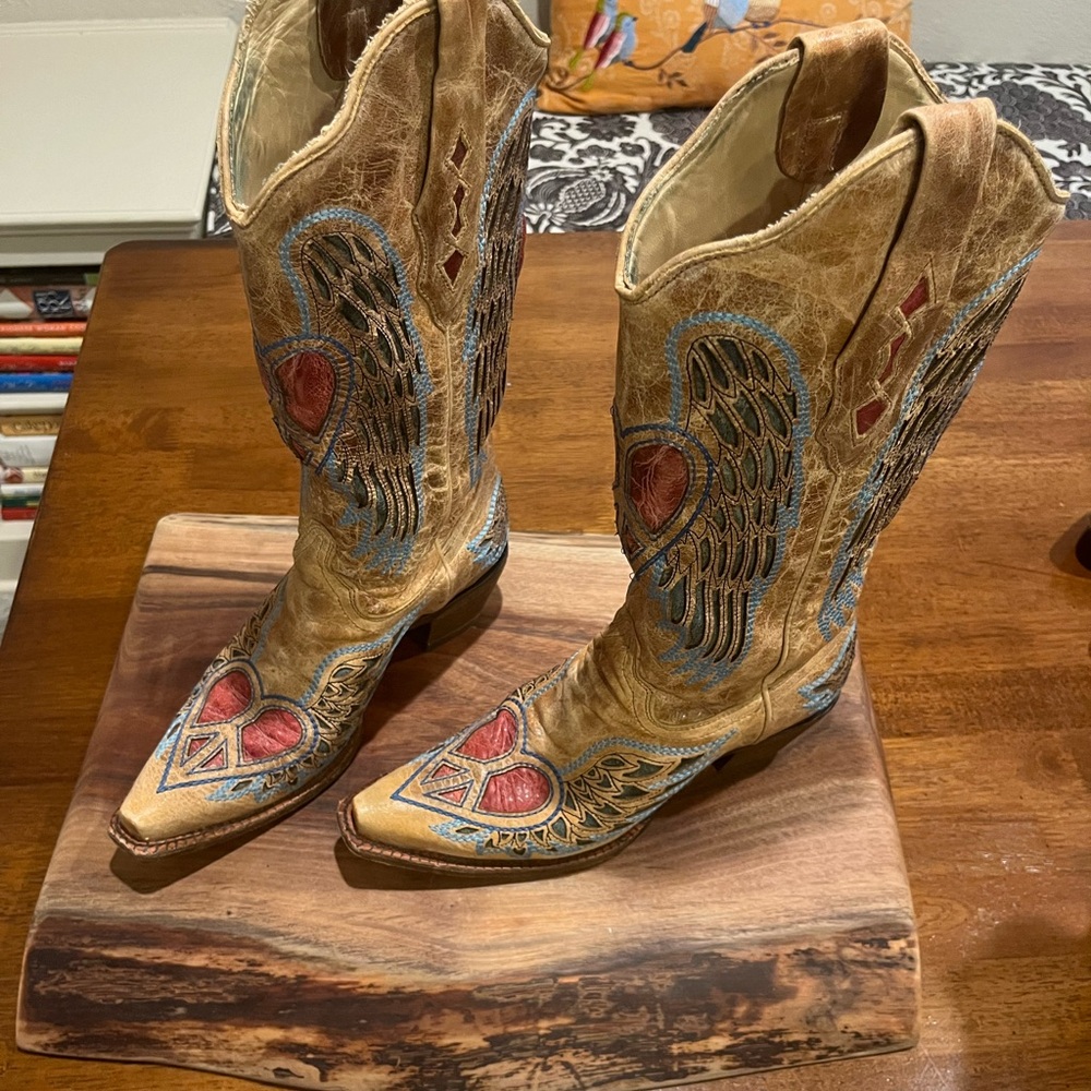 Corral Heart Embroidered Tan Leather Cowboy Boots - Sz. 7.5